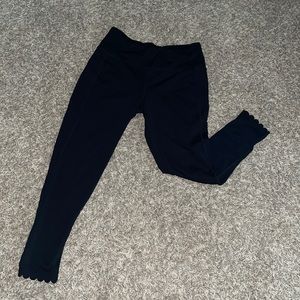 scalloped ankle leggings